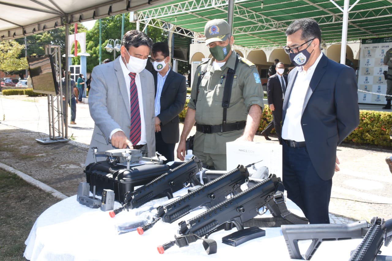 Governador entrega equipamento para a Polícia Militar
